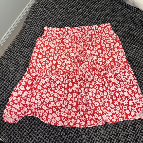 Red Floral Skirt, Large (95% polyester , 5% spandex) - Picture 1 of 5